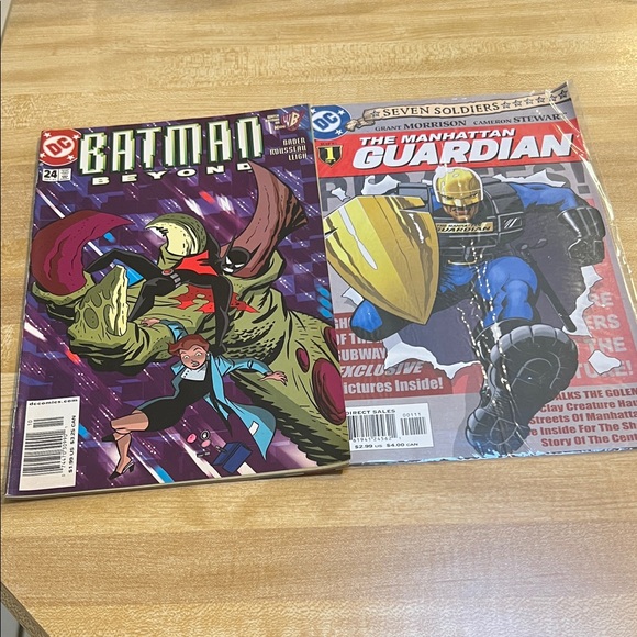DC Comics Other - #0909+ The Manhattan Guardian Comic Book & Batman Beyond
